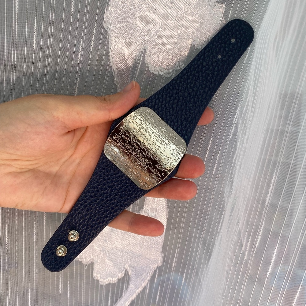 Wide blue leather wrist bracelet - Picture 2 of 5